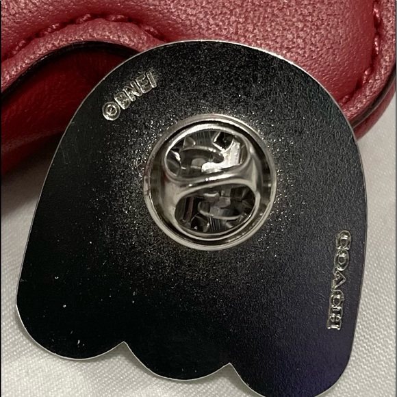 Pac-Man pink sparkle ghost pin - Picture 3 of 5